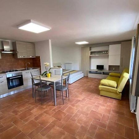 Apartamento Alloggio A Via Impero Lenola Exterior foto