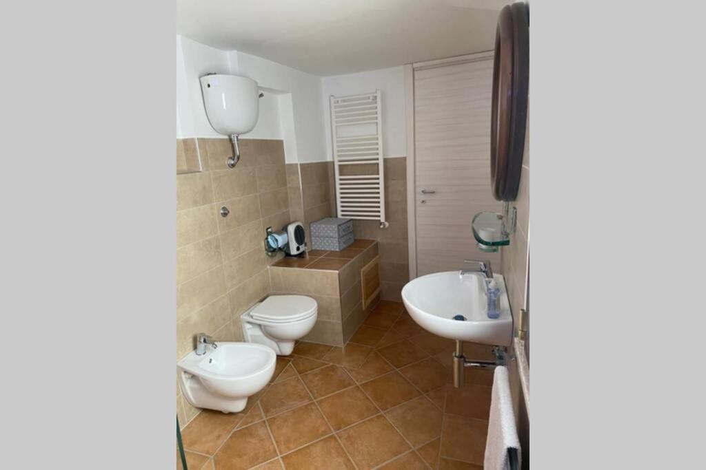 Apartamento Alloggio A Via Impero Lenola Exterior foto
