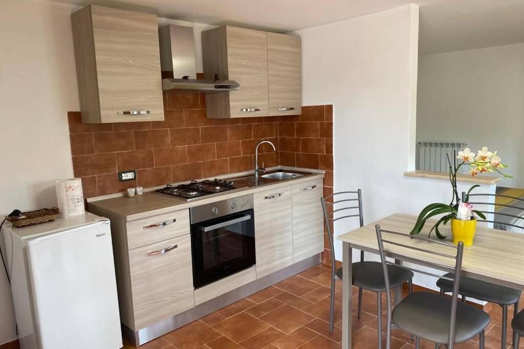 Apartamento Alloggio A Via Impero Lenola Exterior foto