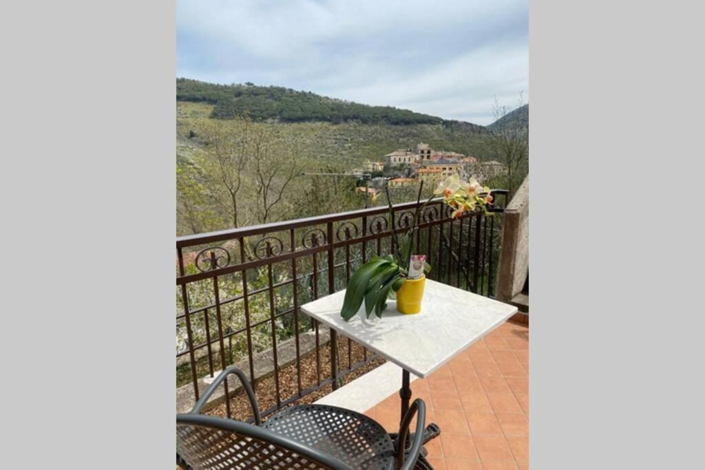 Apartamento Alloggio A Via Impero Lenola Exterior foto
